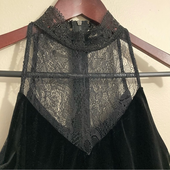 Lord & Taylor Velvet and Lace Dress NWT - Picture 3 of 8